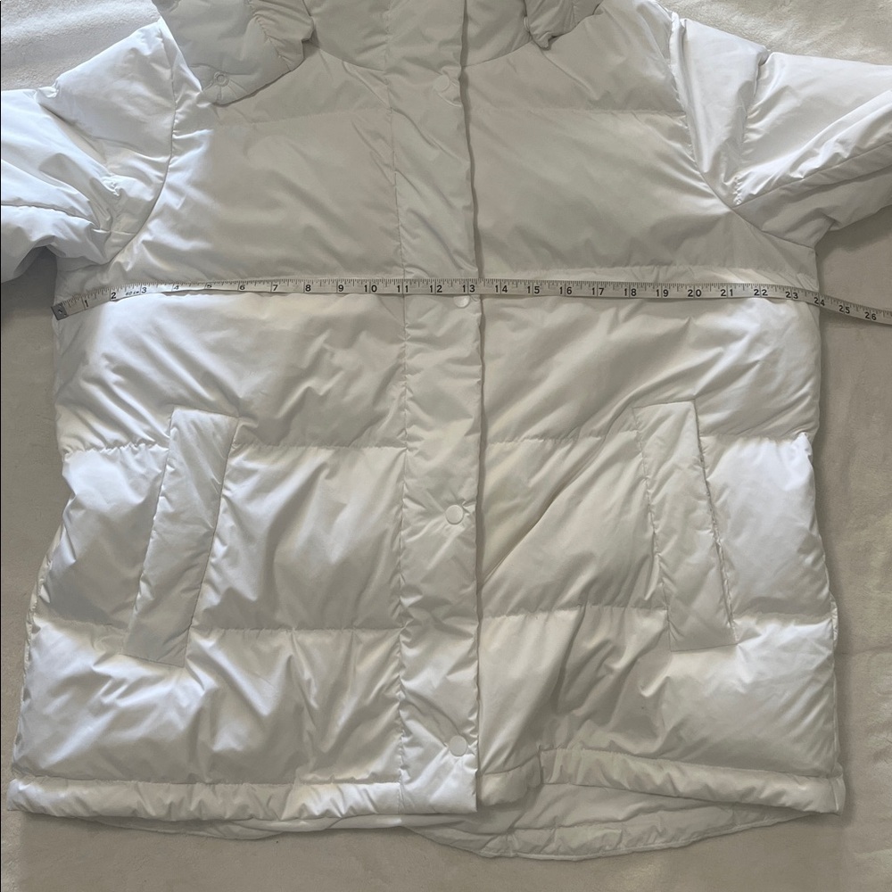 Lululemon Athletica White Puffer Jacket with Cropped Design - Picture 14 of 16